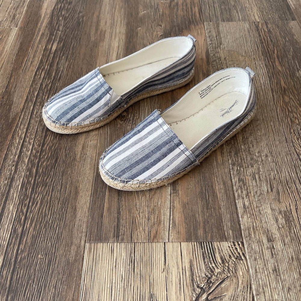 Universal Thread espadrilles